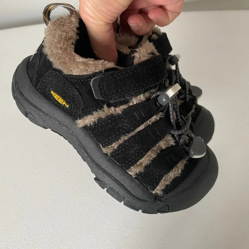 Keen cozy little